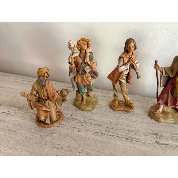 Lot of 6 Fontanini Plastic Figurines - Picture 3 of 7